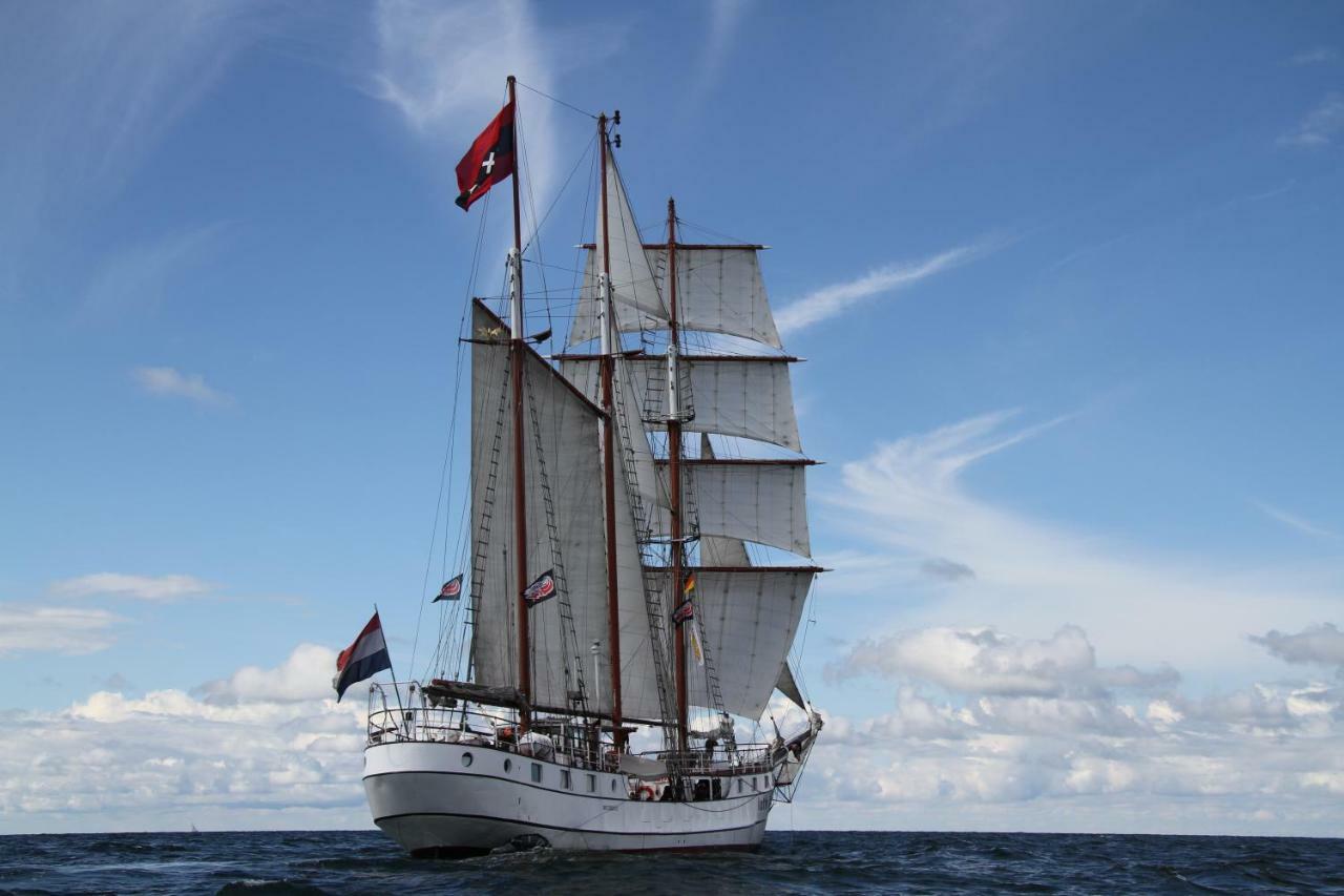 Segelschiff Loth Lorien Hotell Hamburg-Harburg Exteriör bild