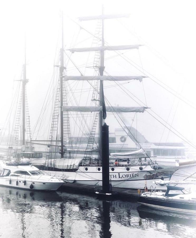 Segelschiff Loth Lorien Hotell Hamburg-Harburg Exteriör bild