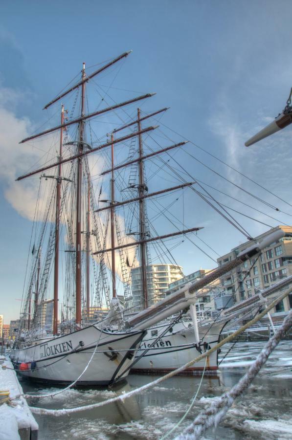 Segelschiff Loth Lorien Hotell Hamburg-Harburg Exteriör bild
