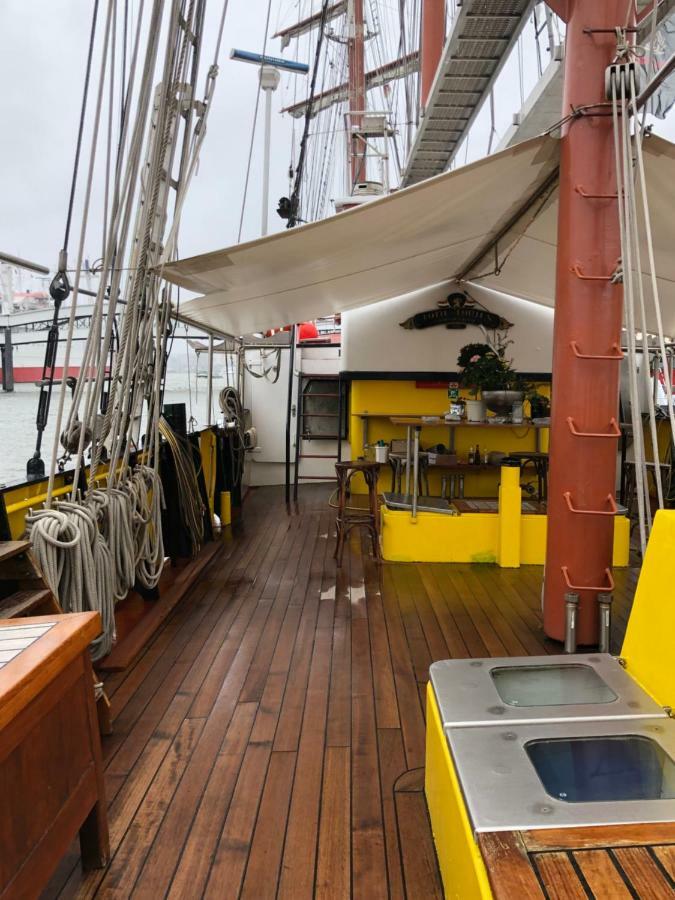 Segelschiff Loth Lorien Hotell Hamburg-Harburg Exteriör bild
